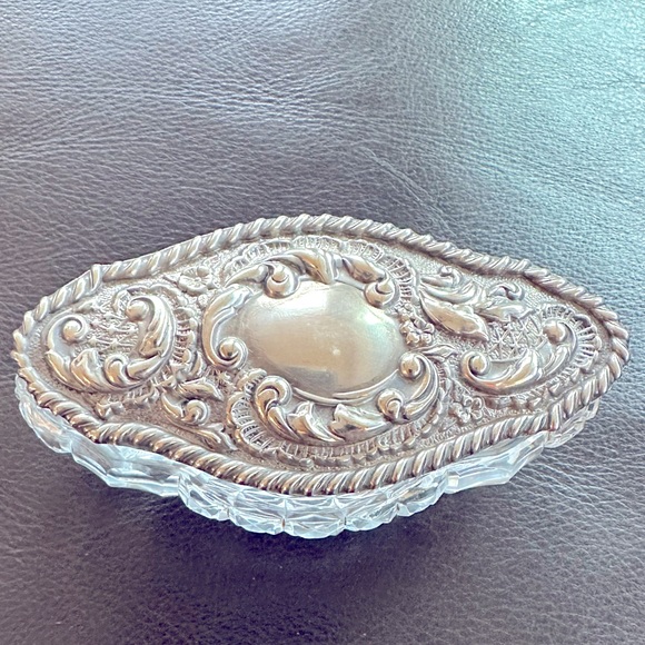 Small Antique Cut Crystal and Sterling Silver Oval Shaped Box, 1903 - Picture 6 of 6